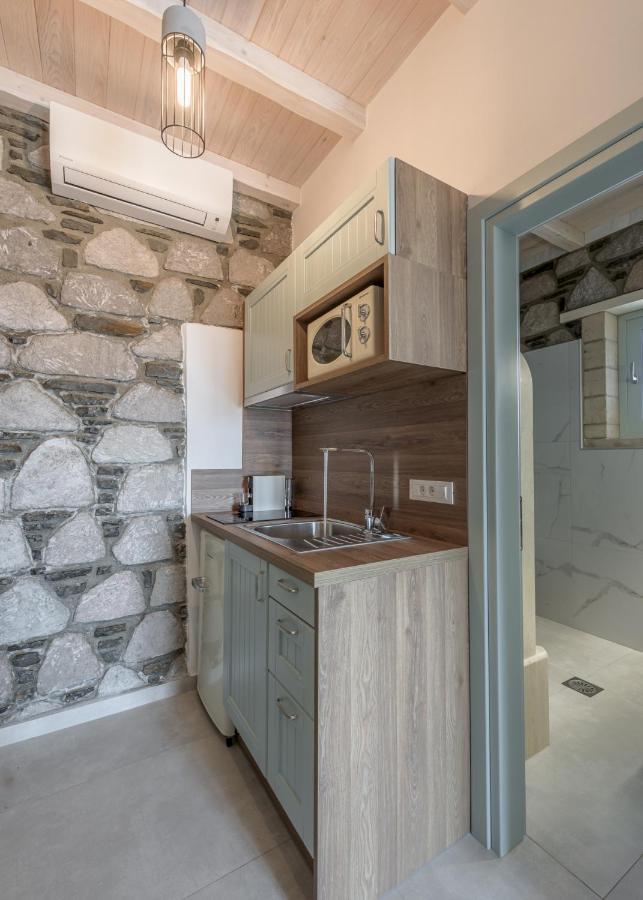 Thea Sunset Suites Mytakas Esterno foto